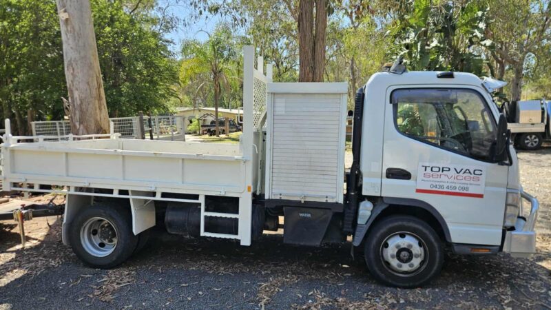 Top Vac Services 6000L vacuum excavation truck
